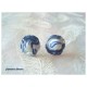 Clous d'oreilles  "Chapeaux" Bleu Marine et Blanc